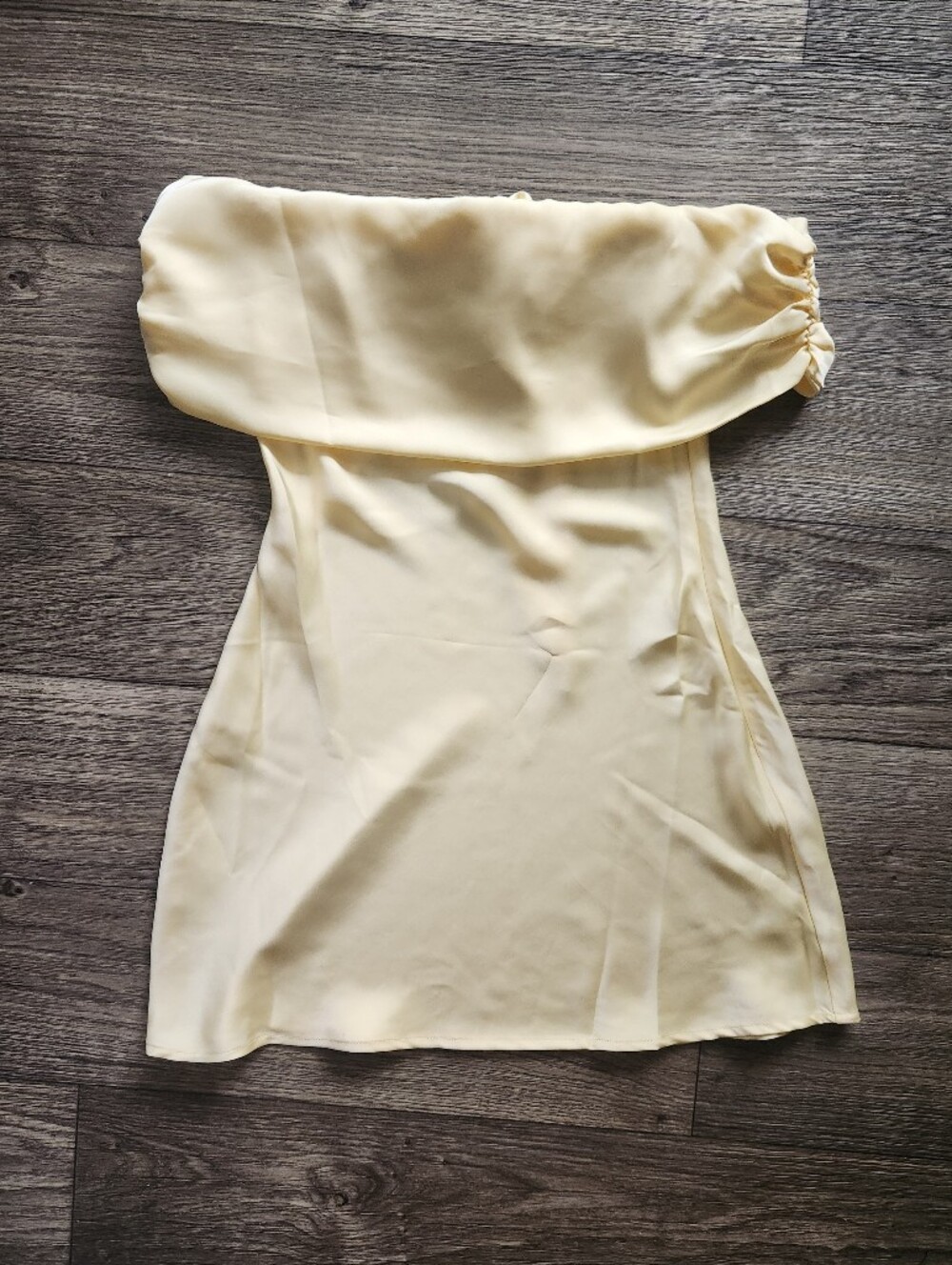 Beginning Boutique Primrose Yellow Satin Off the Shoulder Mini Dress Size 6 - Picture 3 of 10